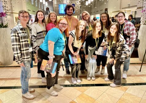 Nixa Journalism students gather in St. Louis for the JEA/NSPA Fall National High School Journalism Convention